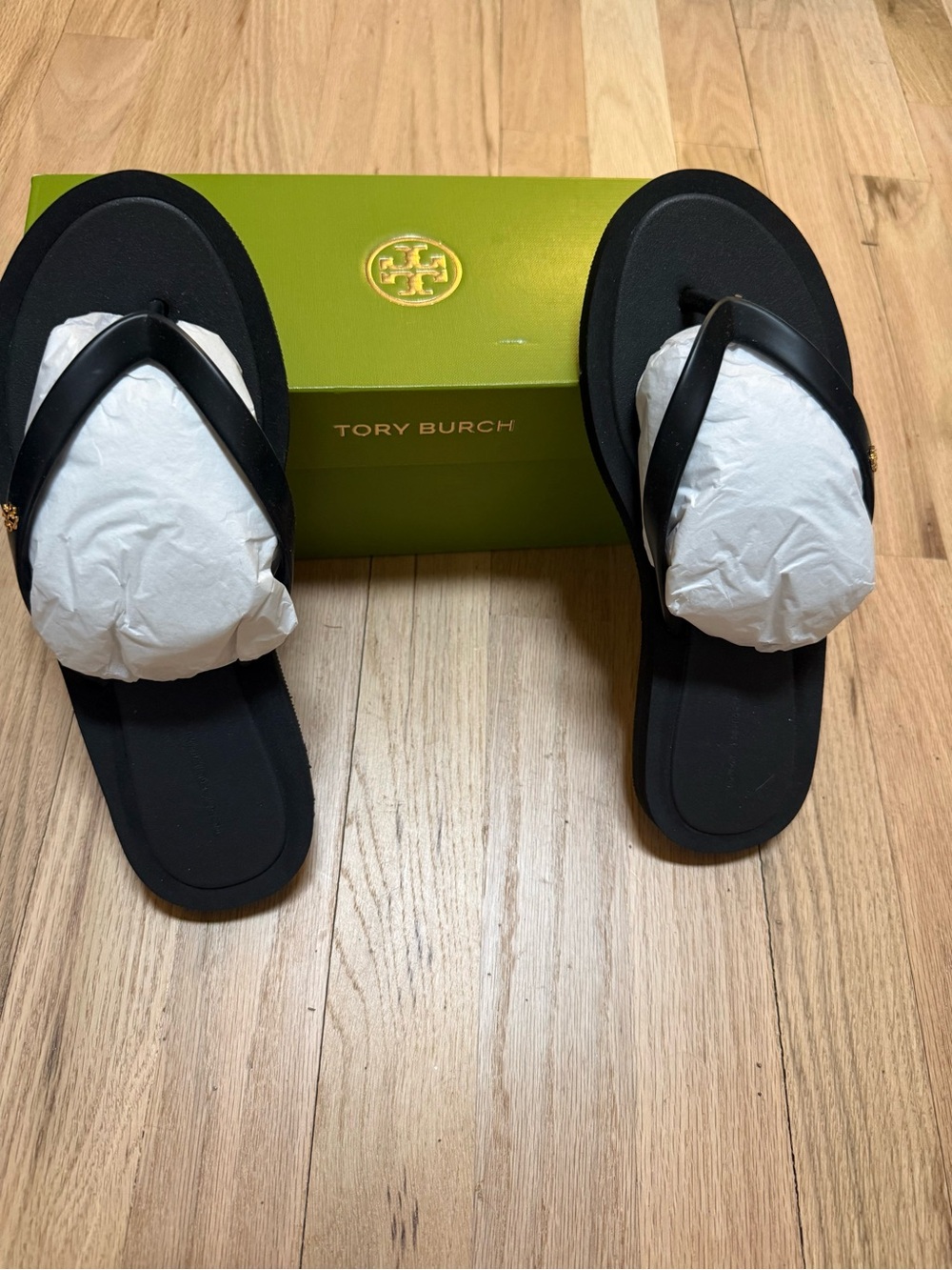🩴1/2 Price! NWT Tory Burch Kira Black/Gold Logo Thong Sandals, Sz 8, With Box! - Picture 3 of 5